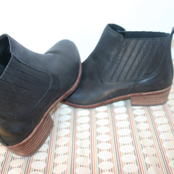 Gianni Bini Women's Black Leather Ankle Bootie Size 6 1/2 M R-461 - Picture 8 of 8